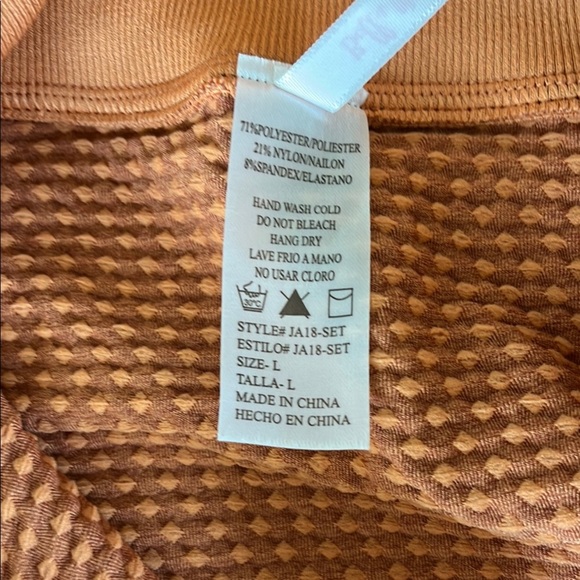 Vibrant Orange Leggings And Jacket Cropped With Thumb Holes NWT - Picture 4 of 10